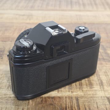 Nikon EM + 28mm 1:2.8 nr. 2369, Audio, Tv en Foto, Fotocamera's Analoog, Ophalen of Verzenden, Gebruikt, Nikon