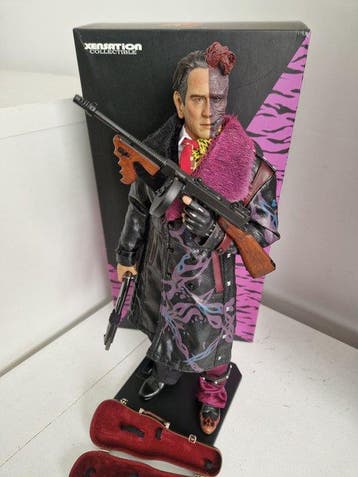 Xensation Collectible - Figuur - Two-Face Double - Plastic,
