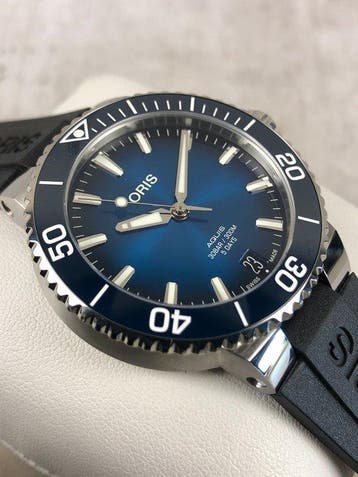 Oris - Aquis Date Calibre 400-2 Automatic - 01 400 7769