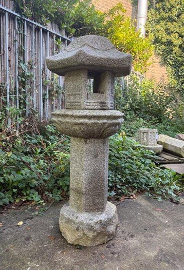 Begraven tuinlantaarn  (ikekomi’dôrô) - Rokkaku