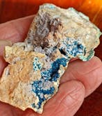 zeldzaam, Veszelyite natuurlijke ruwe blauwe kristallen op