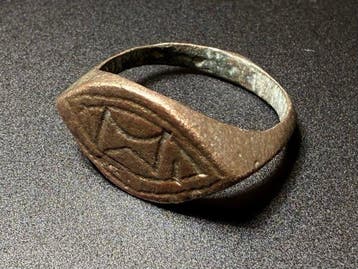 Middeleeuwen, kruisvaardersperiode Brons Ring met een