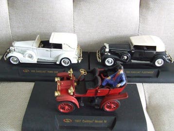 Signature Models 1:32 - Modelauto - O Cadillac Town car de