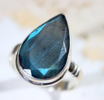 Gratis verzending Ct. 28,10 Superba Labradorite Naturale a