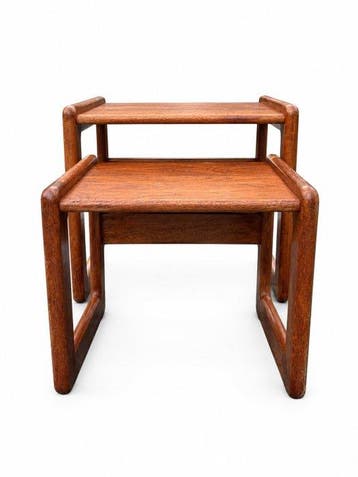 Set bijzettafels - Teak - Een paar Deense nesttafels.