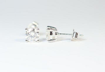 moissaniet 2 oorstekers / nieuw- 1.6 g - (2)