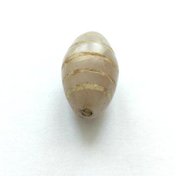 Oud Tibetaans of Birmaans Geëtst witte agaat Langwerpige, Antiek en Kunst