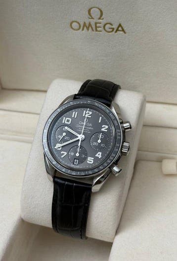 Omega - Soeedmaster Automatic 38 - 324.33.38.40.06.001 -