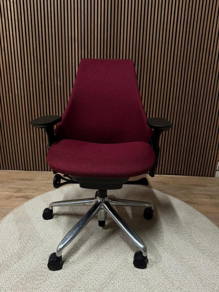 Ergonomische Herman Miller Sayl Bureaustoel - Kleur Rood!, Huis en Inrichting, Bureaustoelen, Bureaustoel, Rood, Zo goed als nieuw