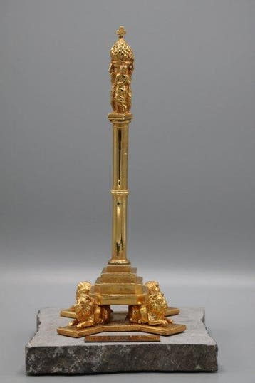 Beeld, Trophée belge « Perron d’Or 1996 » en métal doré sur