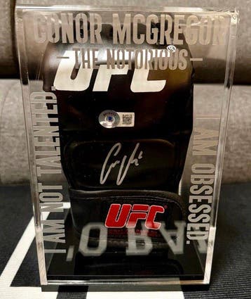 Conor McGregor - gesigneerde UFC-handschoen / vitrine /, Nieuw