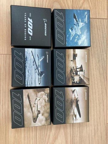 Boeing Een collectie van zes officiële Boeing 100e
