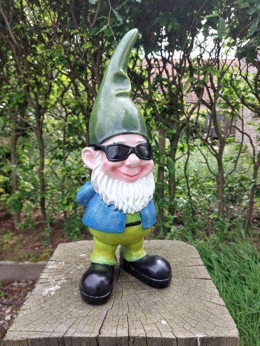 Beeld, funny gnome with sunglasses - 41 cm - polyresin, Antiquités & Art, Curiosités & Brocante