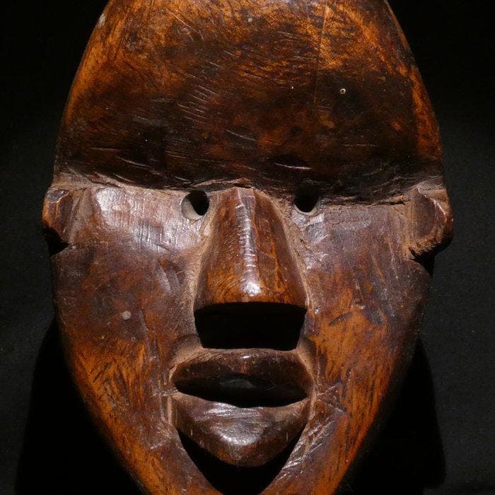 Mask. Dan. 25,5 cm H. ends 19 - early 20th century - Figuur, Antiquités & Art, Art | Art non-occidental