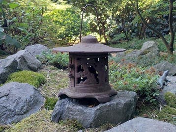 Oude Japanse lantaarn van gietijzer - IJzer (gegoten) -