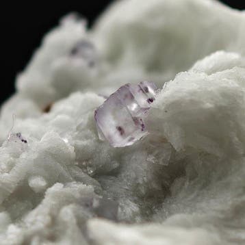 ZEER ZELDZAME AMAZONIET MET PAARS FLUORIET OP CLEVELANDIET,