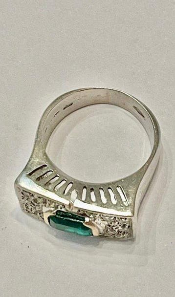 Statement ring - 18 karaat Witgoud - 1.15ct. tw. Smaragd -