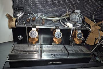 XLVI Steamhammer espressomachine 3 groeps in VEILING, Gebruikt, Koffie en Espresso