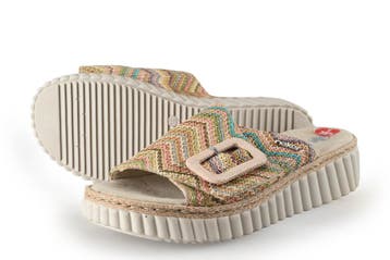Rieker Slippers in maat 39 Beige, Kleding | Dames, Schoenen, Slippers, Verzenden, Beige, Zo goed als nieuw