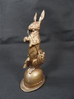 Beeldje, Jachttafereel met haas - 17 cm - Brons