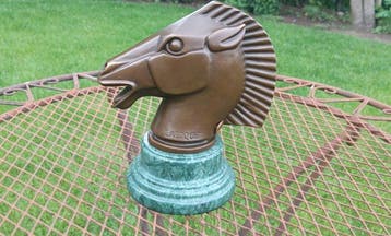 naar laliqeu - sculptuur, Art Deco-design paardenhoofd
