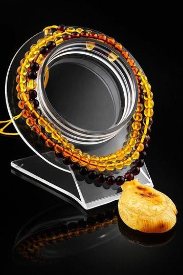 Barnsteen - Unique Baltic Amber FISH Necklace – Hand Carved