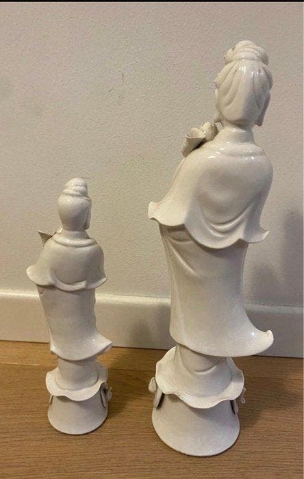 Coppia di statue di Guanyin (Kwan Yin) • Porcellana bianca, Antiquités & Art, Antiquités | Autres Antiquités