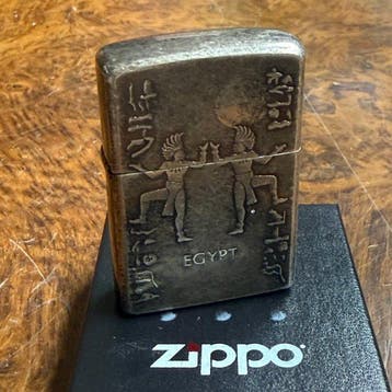 Zippo - Antique Brass “Egypt” - Aansteker - antieke messing, Verzamelen, Nieuw