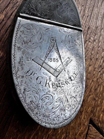 1885 Masonic Tobacco Box/Could be silver? - Boîte à tabac -, Collections