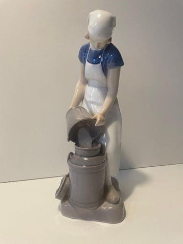 Bing & Grondahl - Figuur - Milkmaid - Porselein