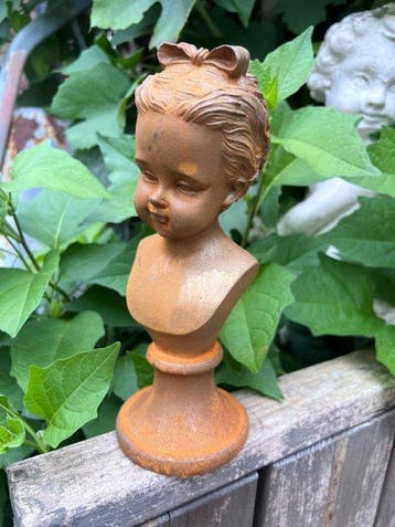 Decoratief ornament - Europa - Gietijzeren meisje-buste