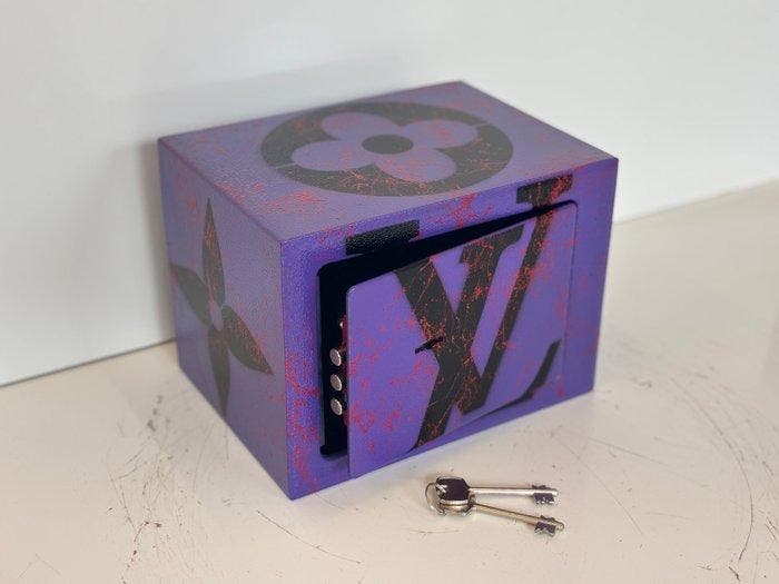 Rob VanMore - LV Vault, Antiquités & Art, Art | Objets design