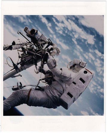 NASA - Space Shuttle Discovery, astronaut Steven L. Smith
