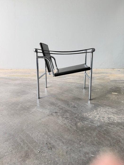 Cassina - Le Corbusier, Charlotte Perriand, Pierre Jeanneret, Antiquités & Art, Art | Objets design