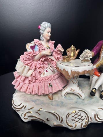 Porzellanmanufaktur Karl Klette - Beeldje - Couple at tea -