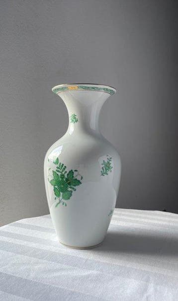 Herend - Vaas - 7026 AV - Porselein - Met de hand, Antiek en Kunst