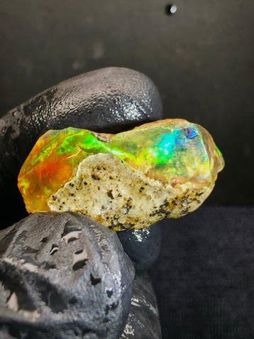 37cts Crystal Opal Specimen Ruw- 7 g