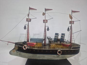 Bateau miniature - Grand modèle de navire allemand en tôle