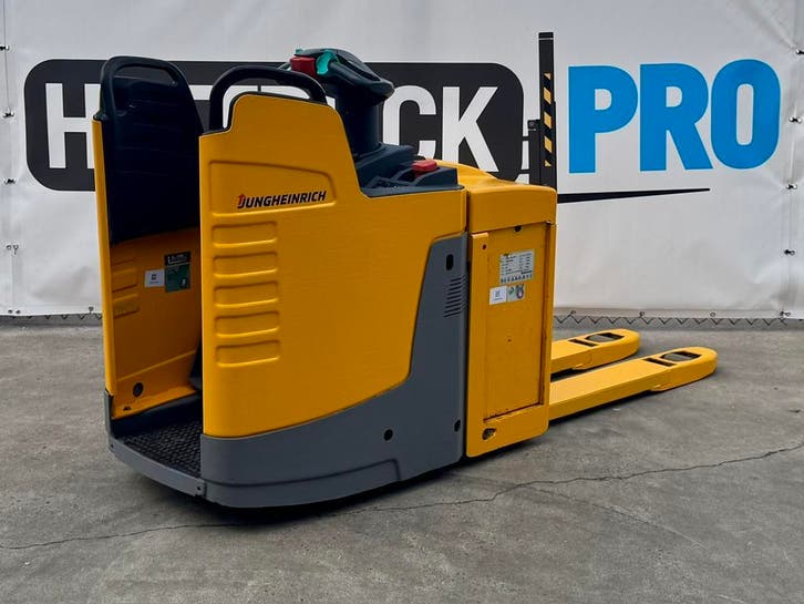 Jungheinrich ERE225 (2016) transpallet 85% batterij +VIDEO, Articles professionnels, Machines & Construction | Chariots élévateurs & Transport interne