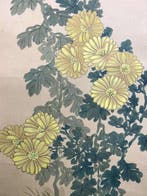 Très beau diptyque oiseau-fleur : des moineaux avec des