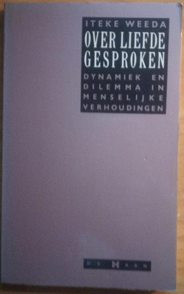OVER LIEFDE GESPROKEN 9789026965111 WEEDA, Livres, Politique & Société, Envoi