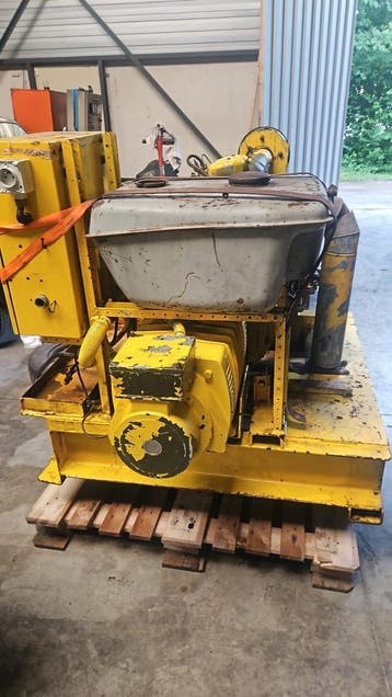 GENERATOR 20 KVA  220/380, Ophalen, Gebruikt, Elektrisch startend