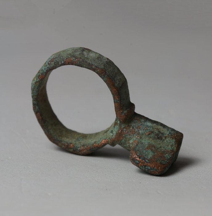 Oud-Romeins Brons Sleutelhanger (Zonder minimumprijs), Handtassen en Accessoires, Antieke sieraden