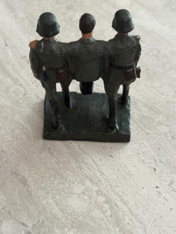 Figuur - 3 soldats allemand dont 1 blesse durso très rare no