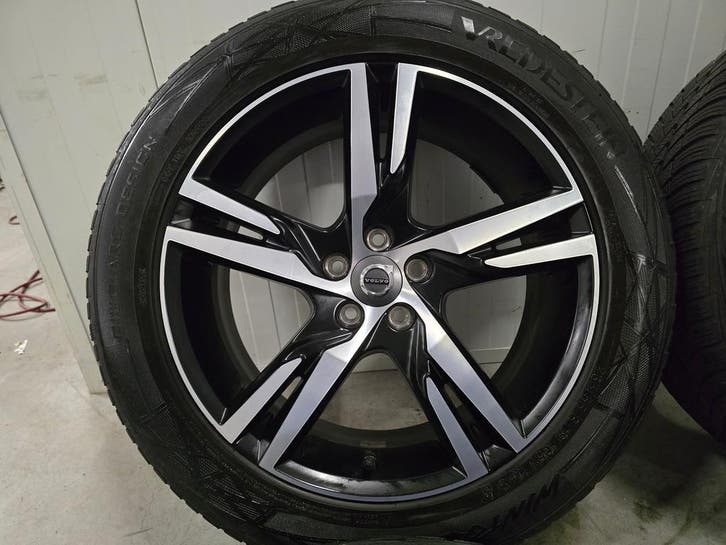 Volvo XC40 V90 CC EX30 CC winterbanden 19 inch Complete set!, Autos : Pièces & Accessoires, Pneus & Jantes, Envoi