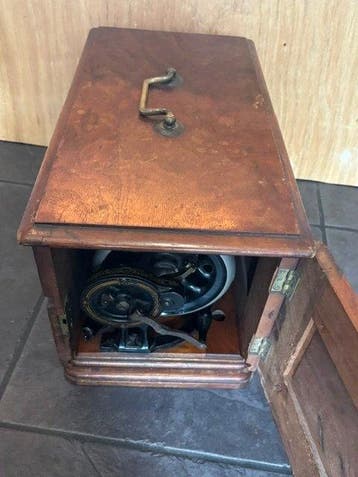 Singer 12 K 1882 New Family Fiddle base Naaimachine -