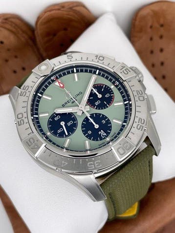 Breitling - Avenger B01 Chronograph 44 - AB0147101L1X1 -