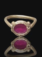 Ancient (Roman) Geel goud, Stunning Pink/Red Garnet (XRF