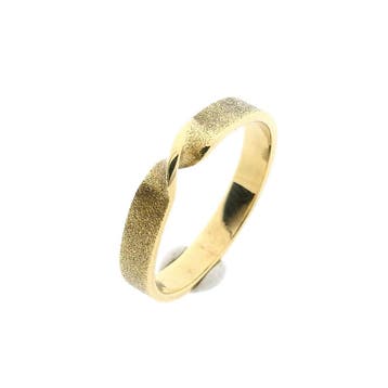 Gouden ring met gedraaide band; 14 karaat; ringmaat 16,75, Handtassen en Accessoires, Gebruikt, Ophalen of Verzenden, Kleiner dan 17