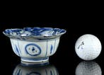 Een kleine Chinese blauw-witte Floral Kraak klapmuts kom -, Antiek en Kunst